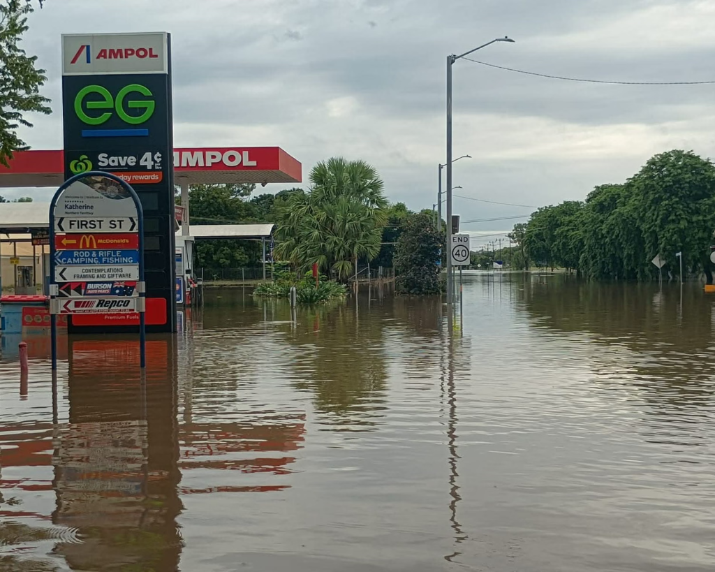 Inundaciones en Australia con los cocodrilos por las calles